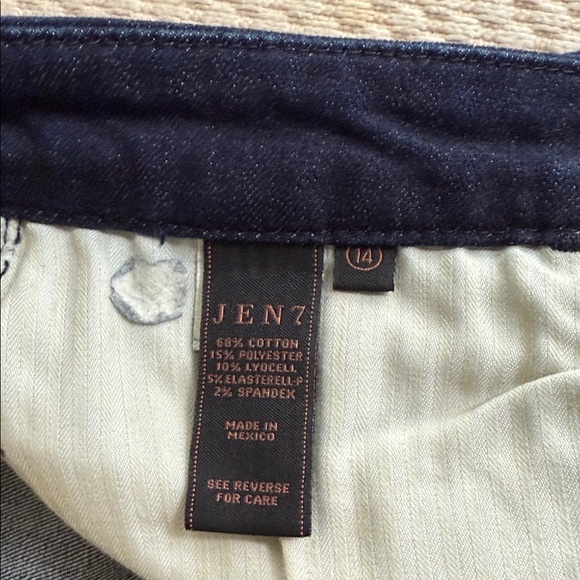 Jen7 Women's Blue Cropped Jeans with Floral Detail - Picture 9 of 11